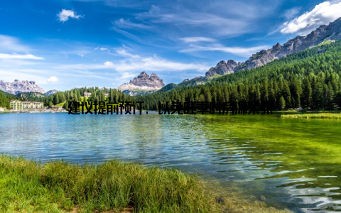 建议提前预订, 以免旺季时房源紧张